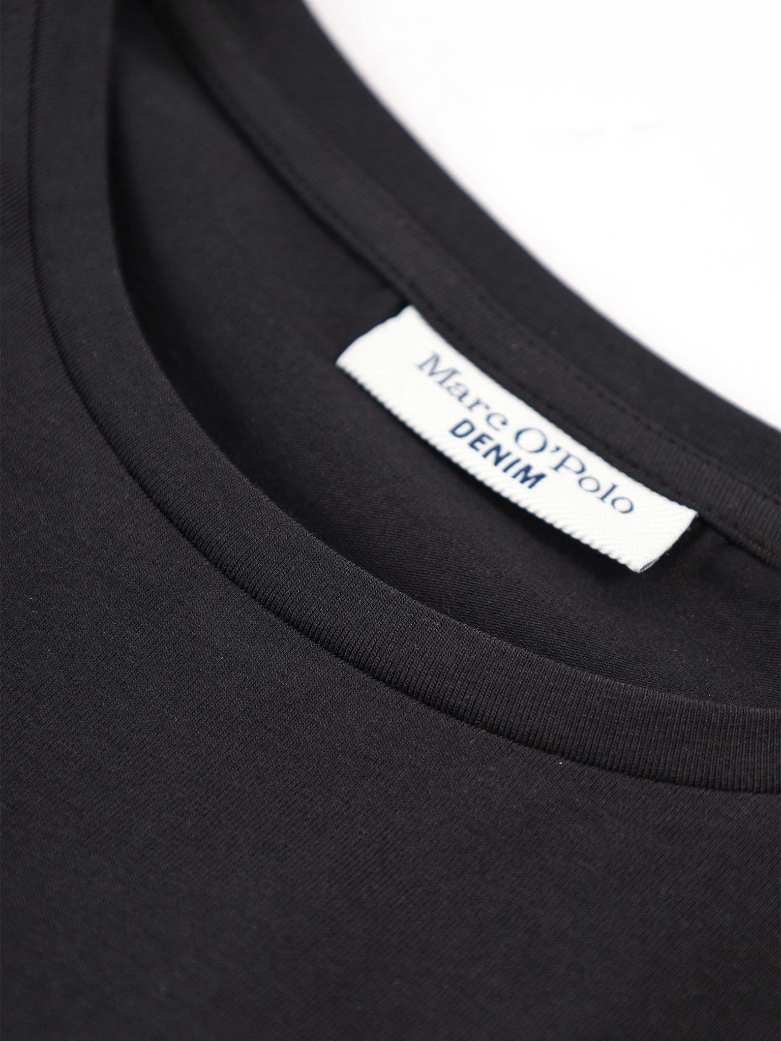 Футболка черного цвета из смесового хлопка